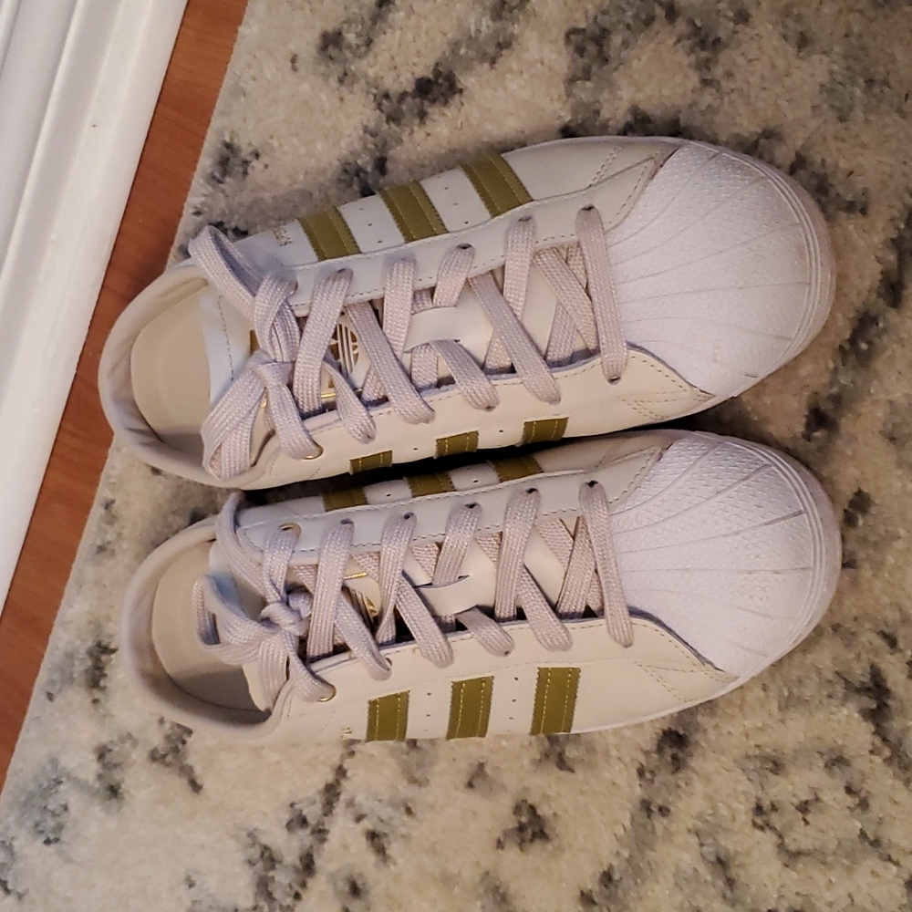 Adidas slip on leather gold / white sneakers